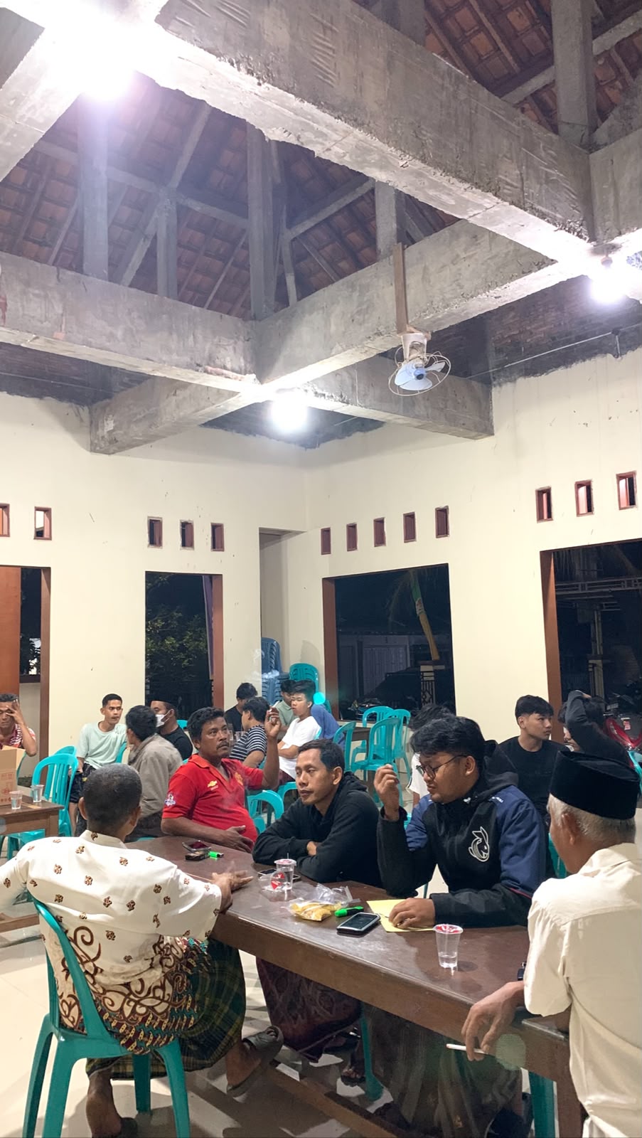 KKN XXI UNISNU Ikuti Rapat Persiapan Lomba 17 Agustus di Balai Desa Rajekwesi