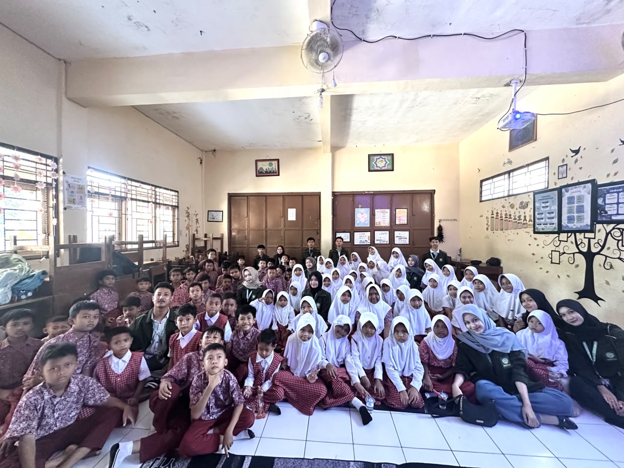 Edukasi Anti-Bullying di SDN 1 Rajekwesi